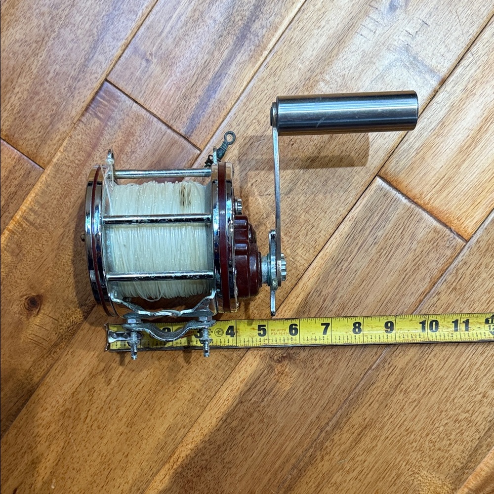 Vintage Penn Senator 114-H Fishing Reel - Picture 10 of 10